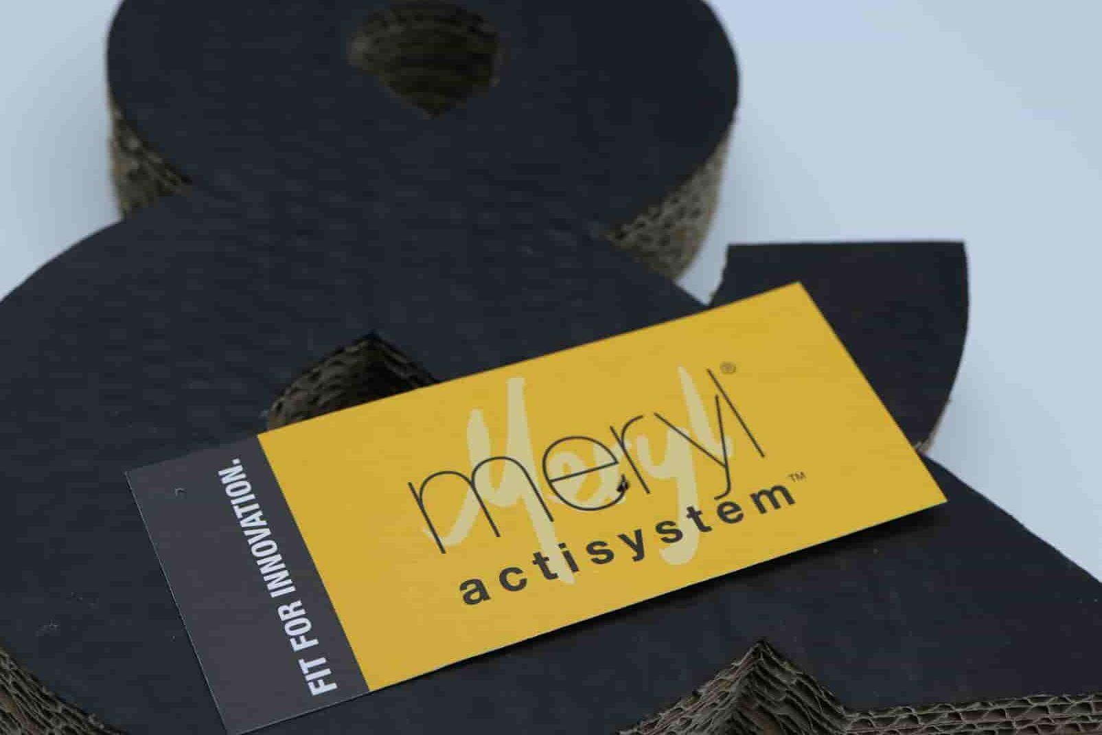 Hablemos de la magia de Sock & Roll 2 etiqueta meryl y logo ampersand